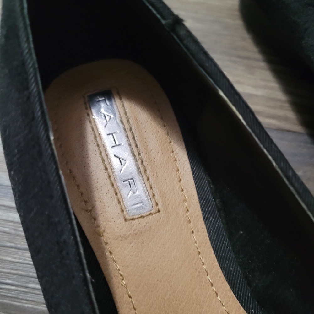 Tahari Black Frankie black velvet slip-on flats Size 7.5 Loafer - Picture 3 of 6